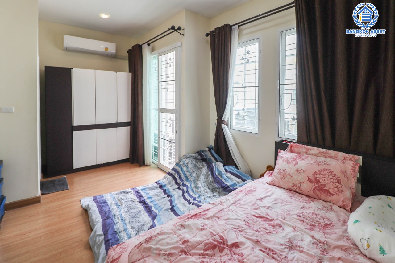 *****ทาวน์เฮ้าส์มือสองย่านนนทบุรี ม.โกลเด้นซิตี้ ปิ่นเกล้า-จรัญสนิทวงศ์ บนเนื้อที่ 21.2 ตร.ว. ฟังก์ชัน 4 ห้องนอน 3 ห้องน้ำ 2 ที่จอดรถ ทำเลดีเชื่อมต่อถนน บางกรวย-ไทรน้อย, ราชพฤกษ์, นครอินทร์ ราคาถูก สิ่งอำนวยความสะดวกครบ ใกล้รถไฟฟ้าสายสีแดงอ่อน "สถานีบางบำหรุ"